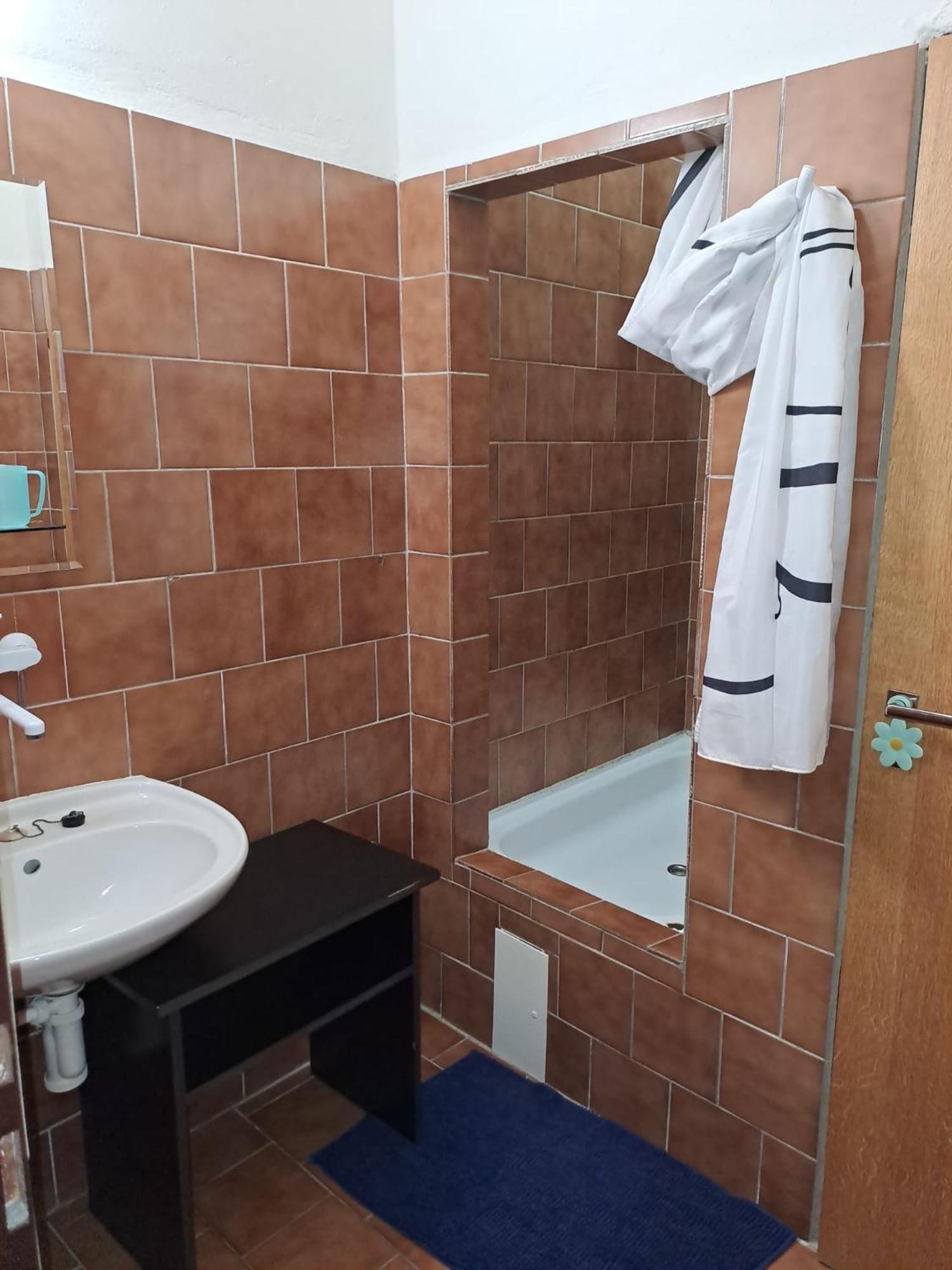 Hotel Kamenny Vrch โคมูตอฟ ภายนอก รูปภาพ