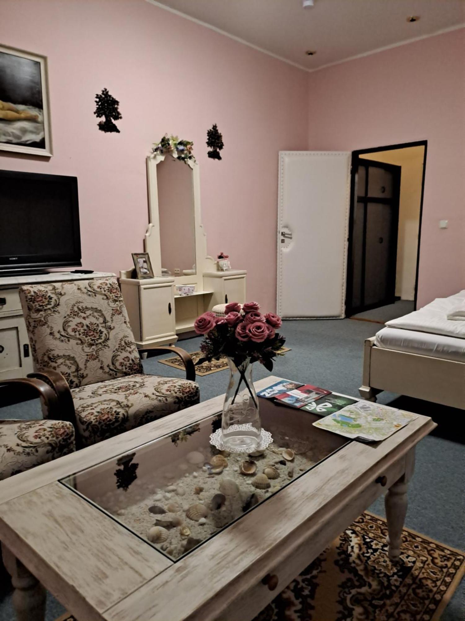 Hotel Kamenny Vrch โคมูตอฟ ห้อง รูปภาพ