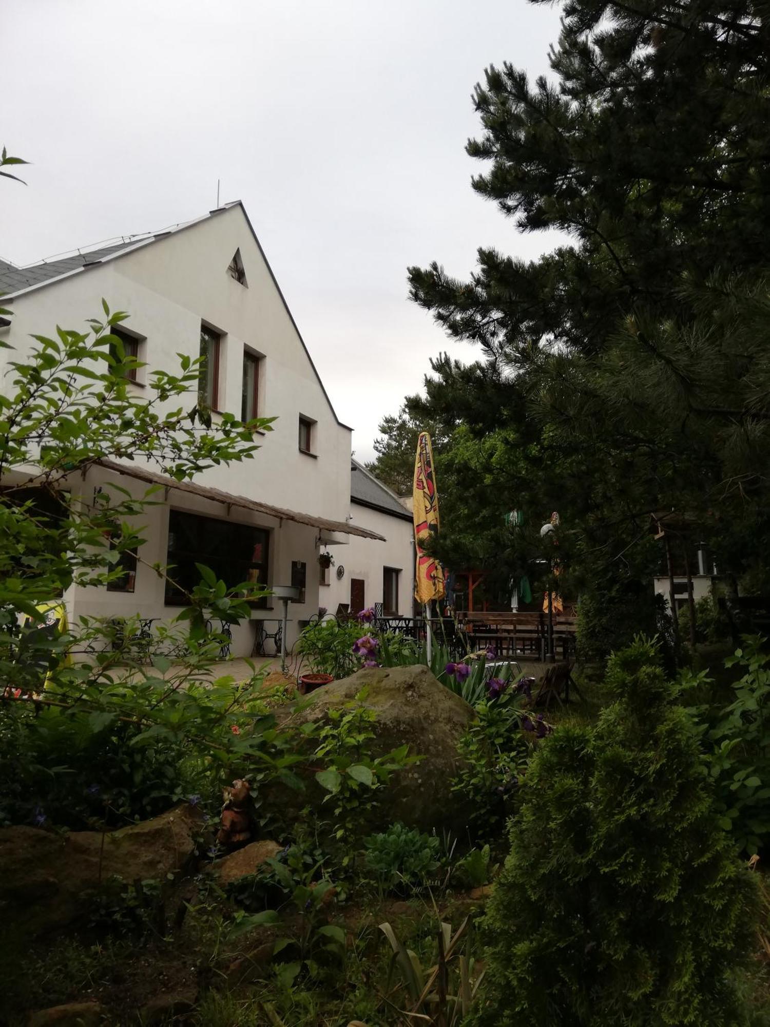 Hotel Kamenny Vrch โคมูตอฟ ภายนอก รูปภาพ